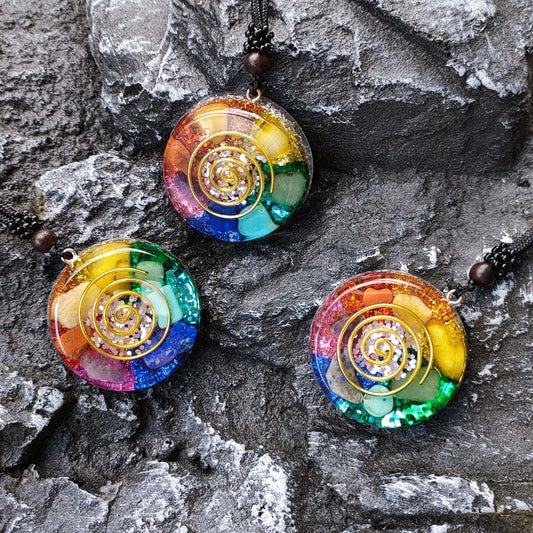 Collier Pendentif Chakra Multicolore en Jade Onyx - Élégance et Équilibre