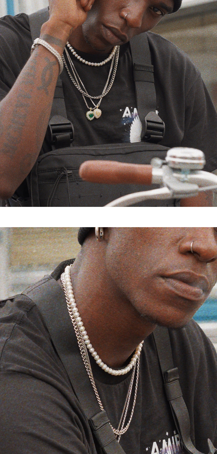 Homme avec colliers en perles et pendentifs