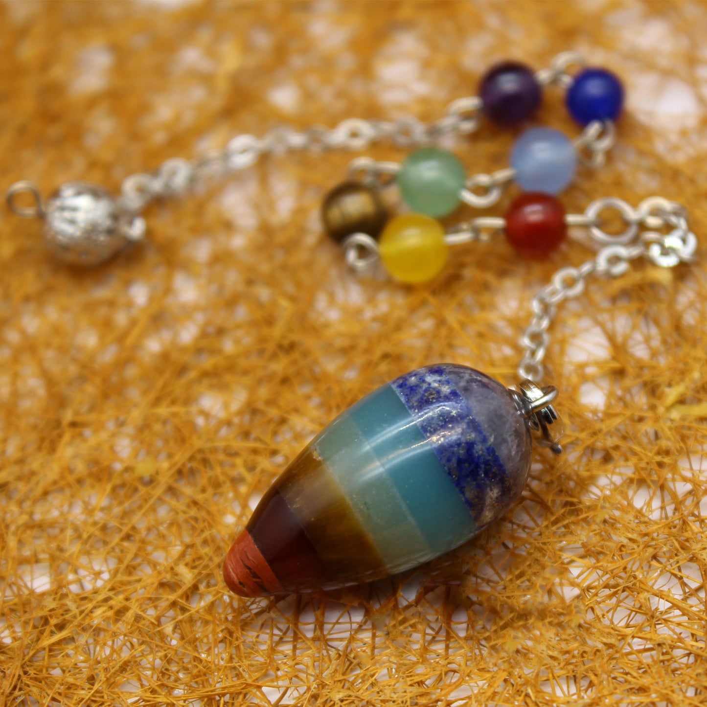 Pendentif des Sept Chakras avec perles colorées