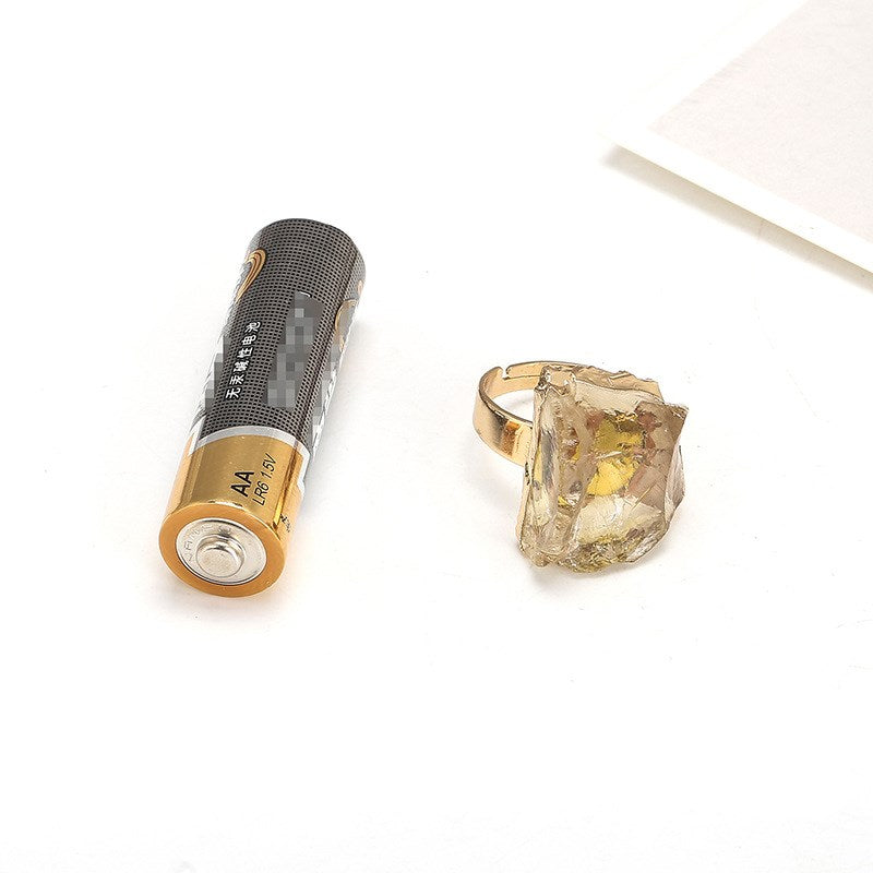 Bague en citrine naturelle avec pile AA pour échelle