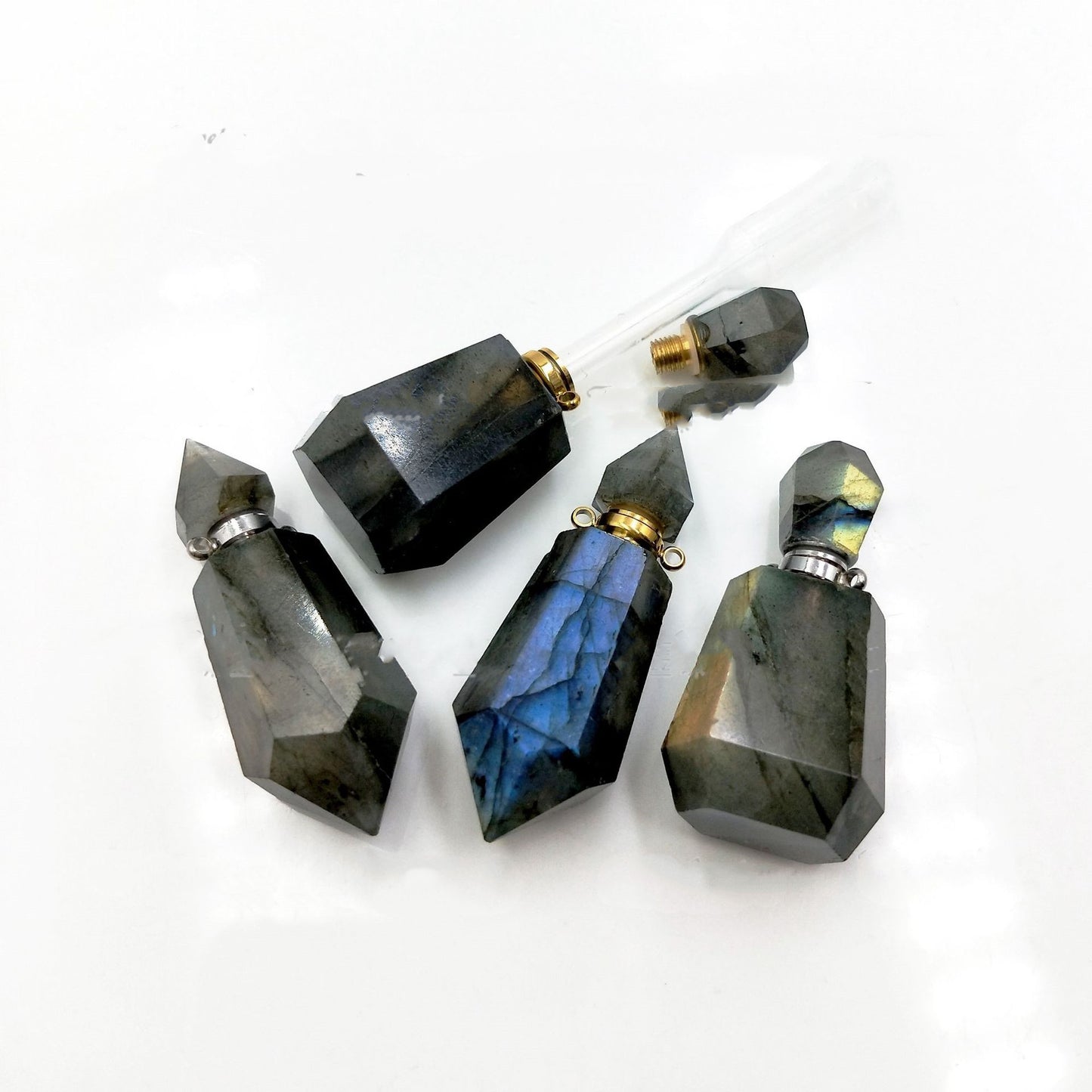 Pendant Necklace with Natural Labradorite and Essential Oil Bottle: Elegance and Well-being in a Unique Accessory 💎🌿