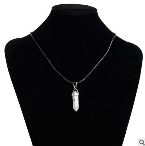 Collier hexagonal avec pendentif en howlite blanche