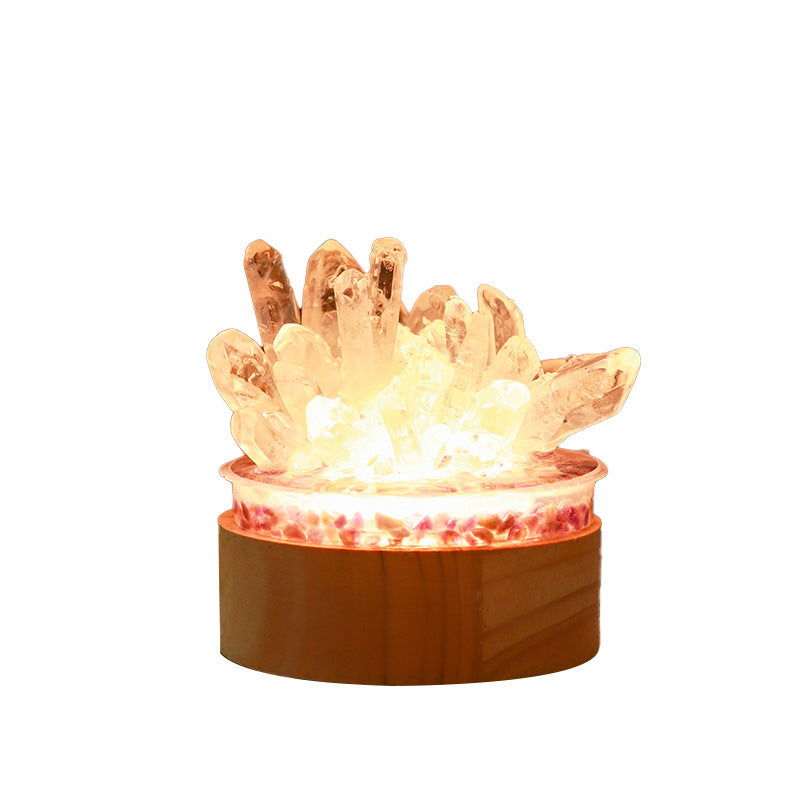 Lampe de nuit en cristal de roche, lumière douce et naturelle.