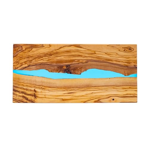 Vue de dessus de la planche en bois d'olivier avec résine bleue