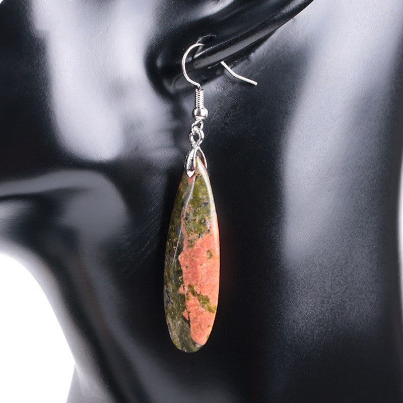 Boucle d'oreille jaspe sur mannequin