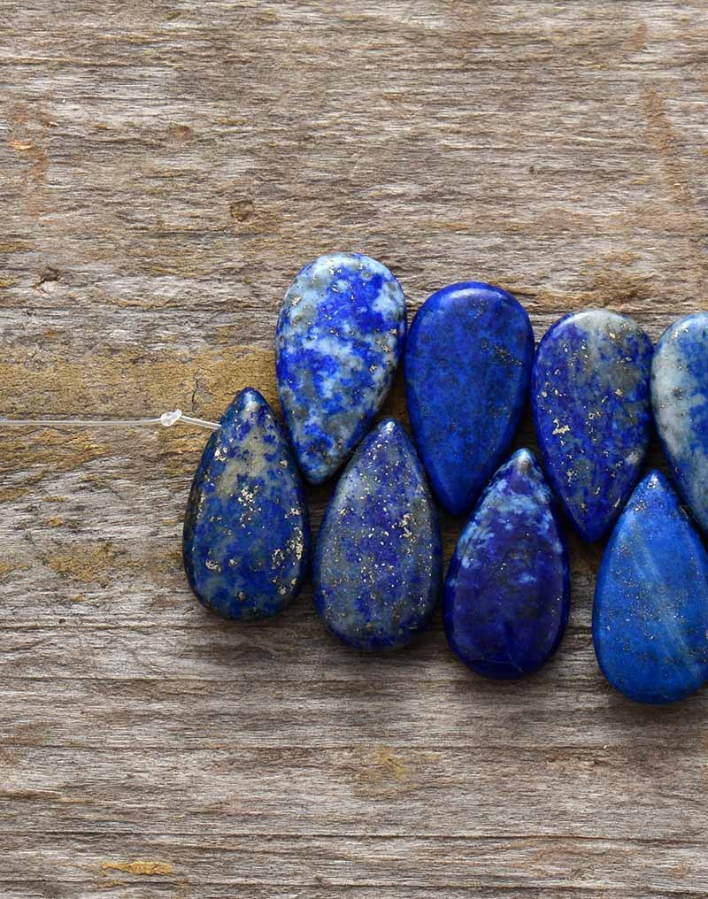 Boucles d’Oreilles Pendantes en Lapis Lazuli – Design Fait Main Élégant