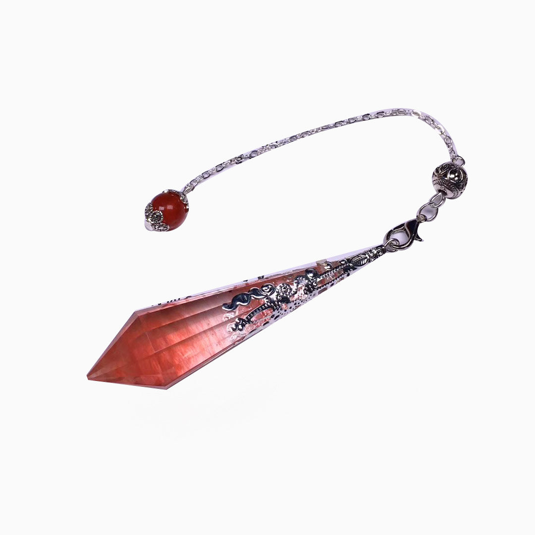Pendentif en cristal rouge avec chaîne argentée