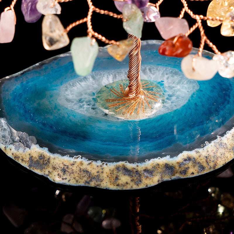 Détail de base d'agate bleue avec arbre de cristal