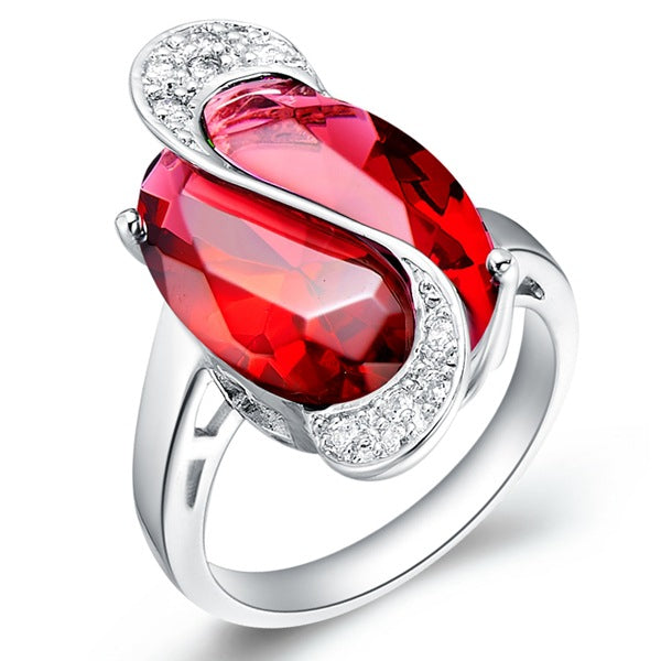 Bague argent 925 avec cristal rouge et pierres incrustées.