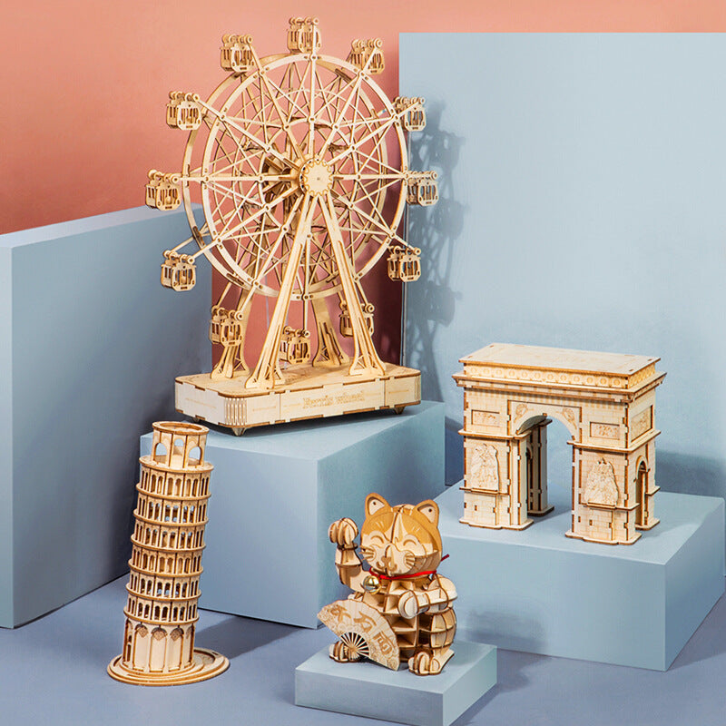 Collection de modèles 3D en bois, incluant Plutus