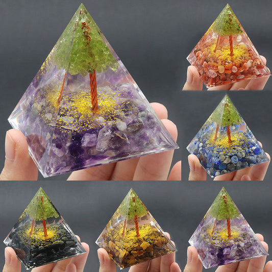 Entdecken Sie das Pyramidenornament „Baum des Lebens“ aus Achat-Kristallkies, umhüllt von Harz! ✨