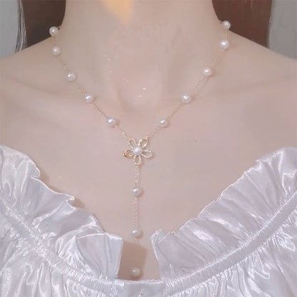 Collier en Perles d'Eau Douce Élégant – Chaîne Clavicule avec Pendentif Fleur