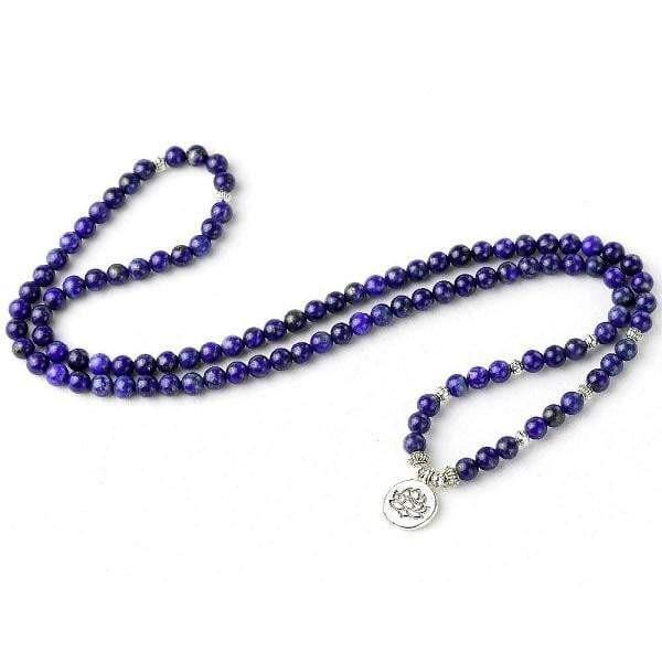 Lapislazuli-Halskette, ein vielseitiges Stück, das Eleganz und Spiritualität auf harmonische Weise vereint.