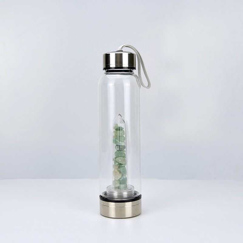 Botella de vidrio de alta calidad con piedras de cristal natural.