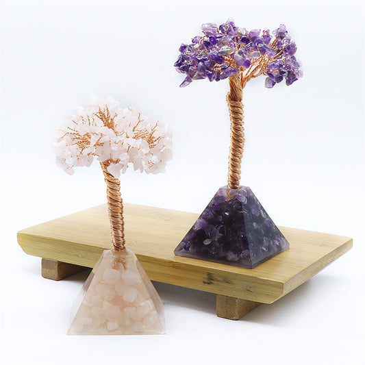 Entdecken Sie den Baum des Lebens in Amethyst mit farbigem Kristallkies!