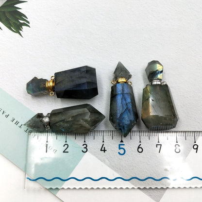 Pendant Necklace with Natural Labradorite and Essential Oil Bottle: Elegance and Well-being in a Unique Accessory 💎🌿
