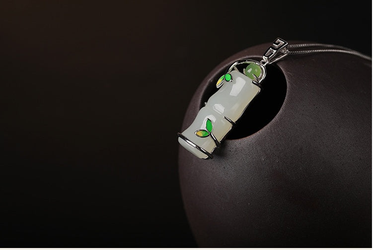 Pendentif en Argent Sterling avec Jade Naturel Hetian - Design Bambou Élégant