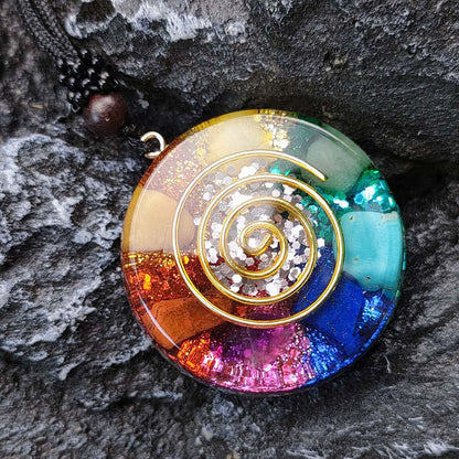 Collar con Colgante de Chakra Multicolor en Jade Ónix - Elegancia y Equilibrio