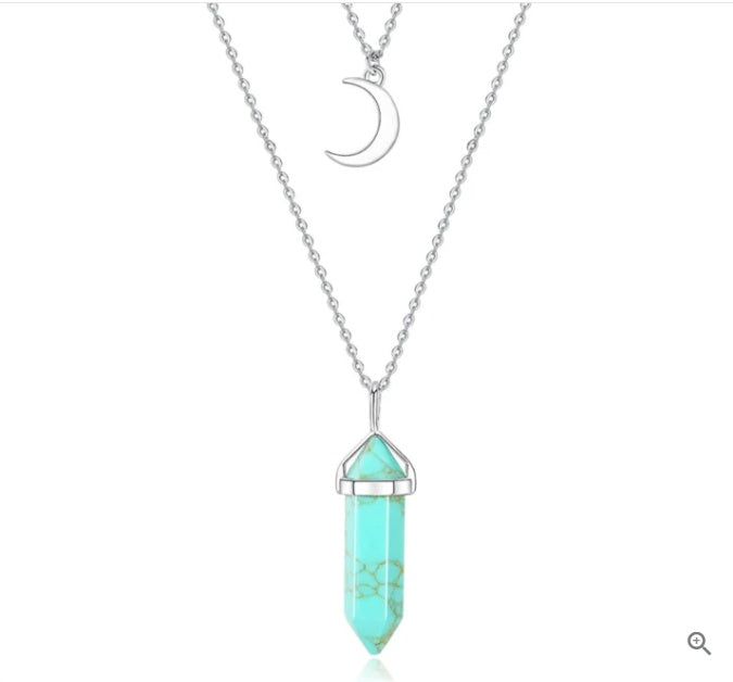 Collier Cristal de Lune – Pendentif Colonne Hexagonale en Turquoise avec Chaîne Serpent