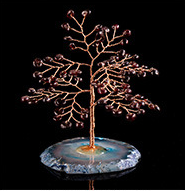 Entdecken Sie unseren herrlichen Glückskristallbaum mit Achatsplittern, den Glücksbringer, der positive Energien anzieht!