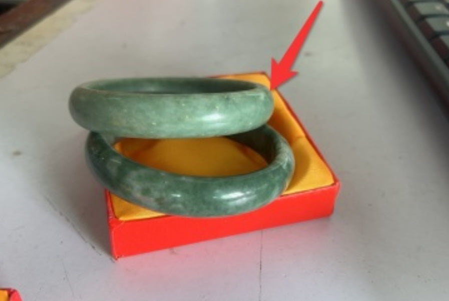 Bracelet en Jade Sombre de Guizhou – Bijou Ethnique Féminin