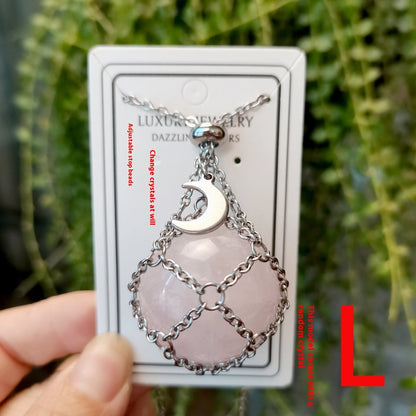 Collier cristal rose avec pendentif lune sur carte