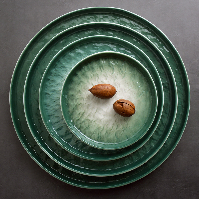 Assiette Ronde en Porcelaine Émeraude – Motif Pierre pour Service à Table