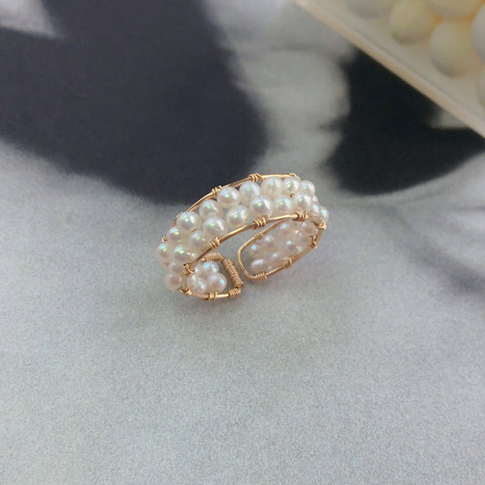 ¡Mejora tus dedos con nuestro nuevo anillo de perlas naturales! ✨