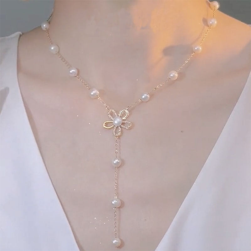 Collier en Perles d'Eau Douce Élégant – Chaîne Clavicule avec Pendentif Fleur