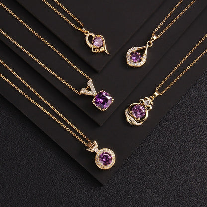 Six colliers en zircon violet sur fond noir