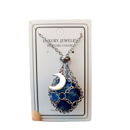 Collier cristal bleu avec pendentif lune sur carte