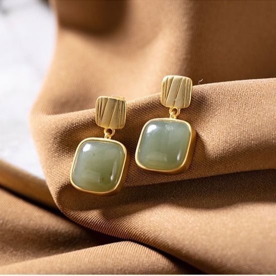 Boucles d'Oreilles Géométriques en Jade Blanc et Aiguilles en Argent 925 - Style Féminin et Raffiné