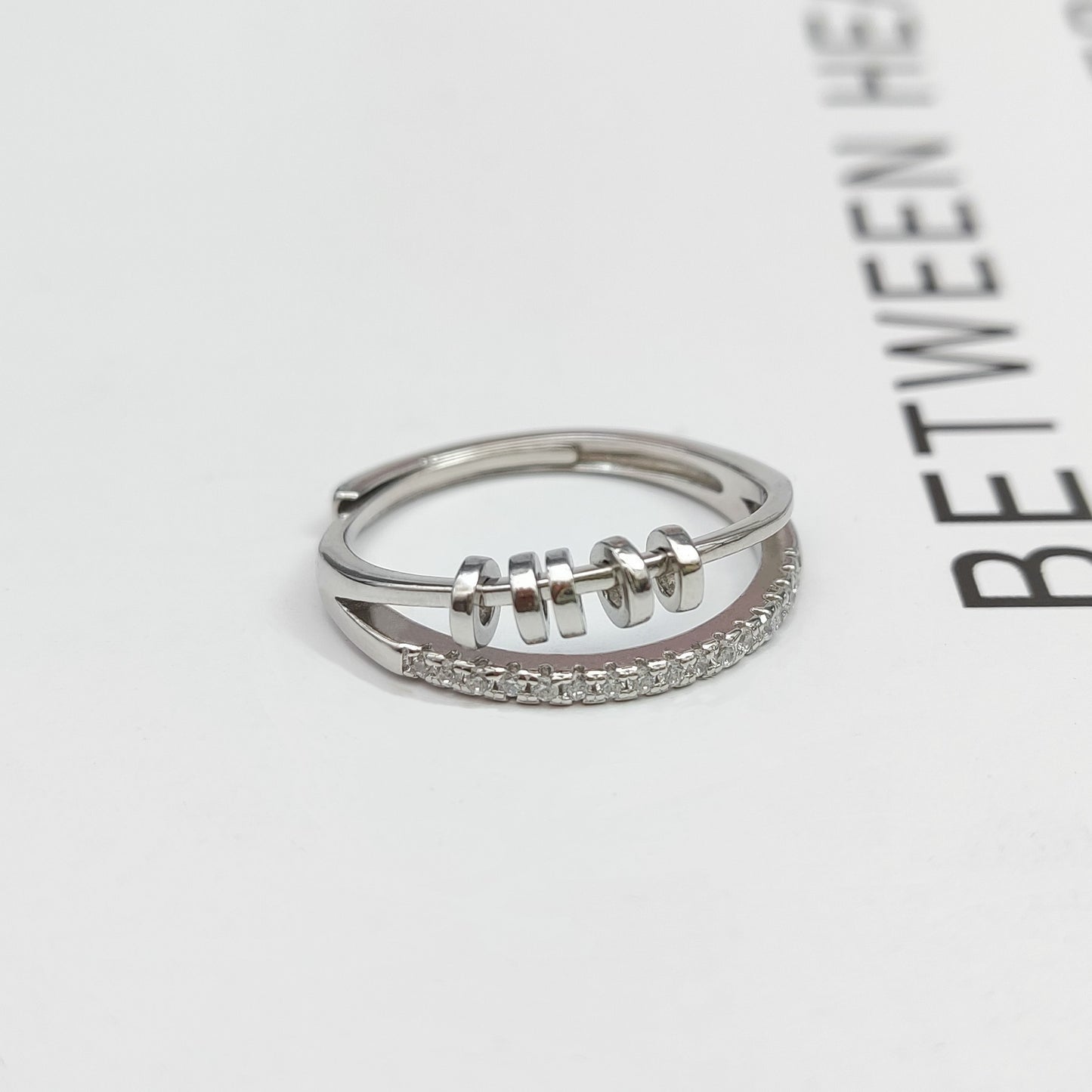 Vue rapprochée de la bague en argent sterling S925