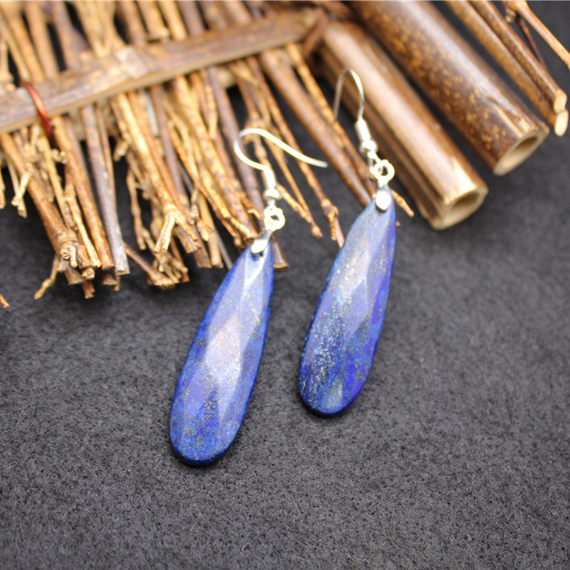 Earrings with volcanic stone hook for a unique style!