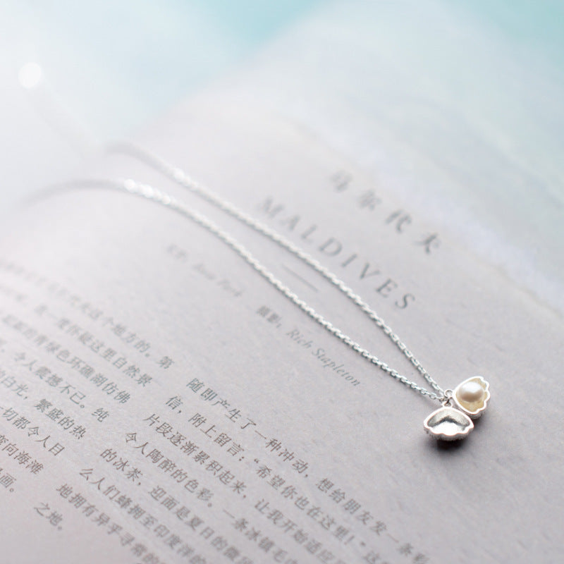 Collier en argent S925 avec pendentif coquillage sur livre