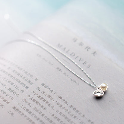 Collier en argent S925 avec pendentif coquillage sur livre