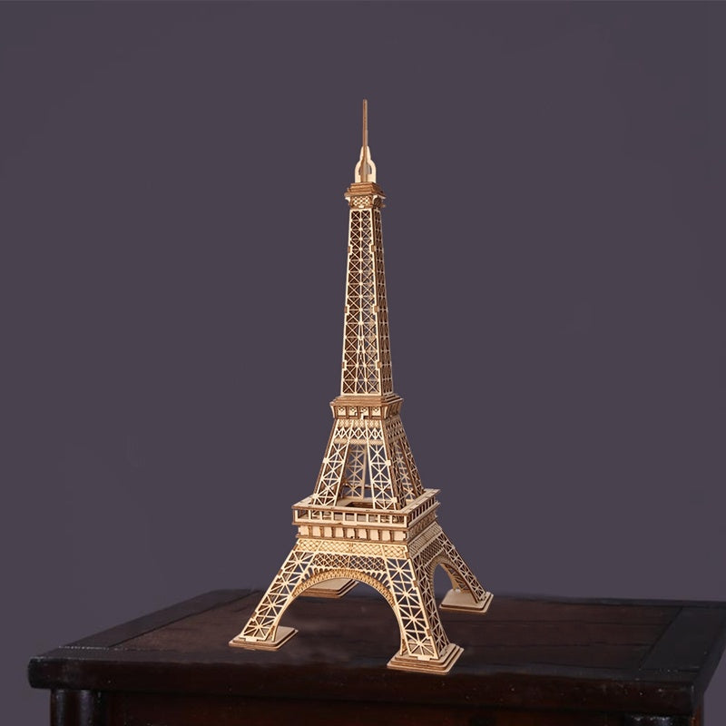 Puzzle 3D Tour Eiffel en bois sur fond sombre