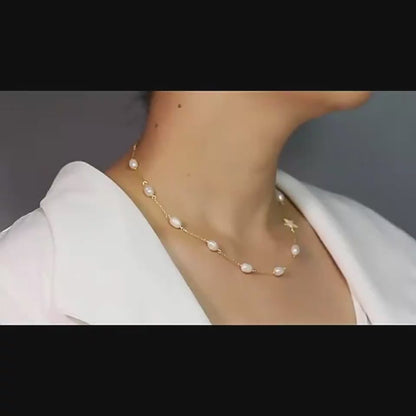 Collier perles et étoile de mer sur modèle