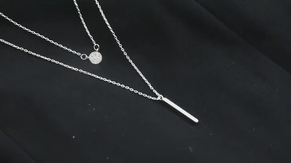 Collier double chaîne argent S925 sur fond noir