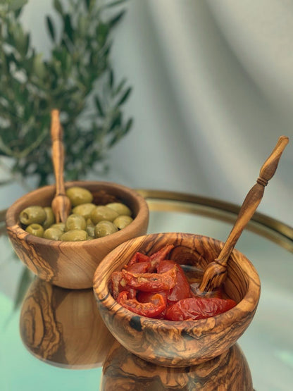 Set Aus 2 Runden Schalen Mit 2 Pick Olive aus Olivenholz | 12 cm Schalen | Vollständig Handgefertigt | | Nachhaltig | Hygienisch